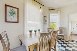 Lilac Victorian Upstairs-Water-View Retreat - Image 3