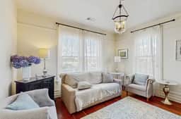 Lilac Victorian Upstairs-Water-View Retreat - Image 2