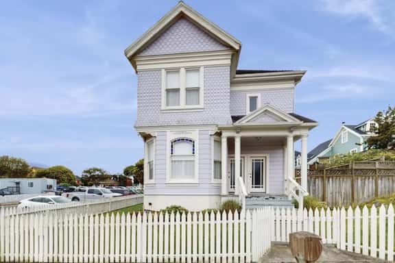 Lilac Victorian Downstairs-Spacious Apartment - Image 1