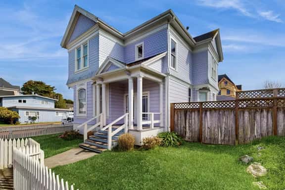 Lilac Victorian Upstairs-Water-View Retreat - Image 1
