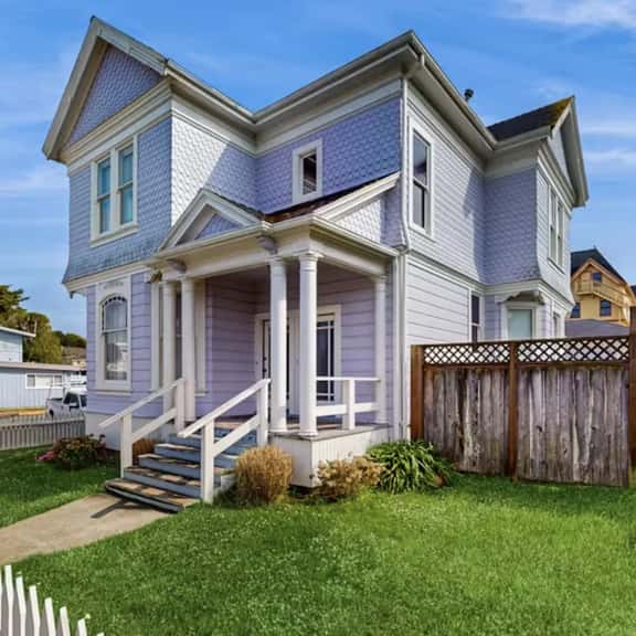 Lilac Victorian Upstairs-Water-View Retreat - Image 1