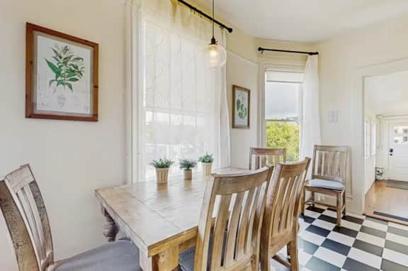 Lilac Victorian Upstairs-Water-View Retreat - Image 3