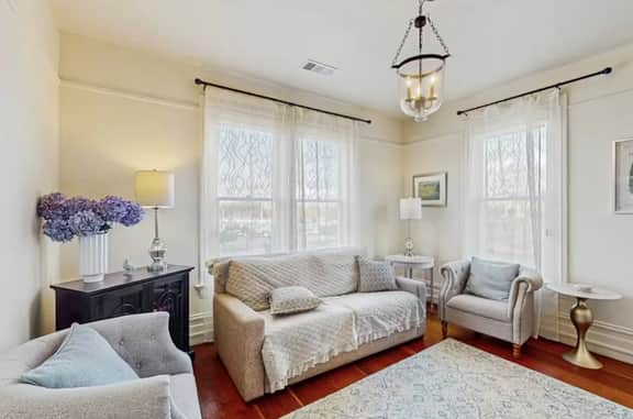 Lilac Victorian Upstairs-Water-View Retreat - Image 2